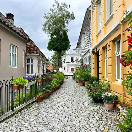 New! Modern In Historic Area Of Bergen! דירה ברגן